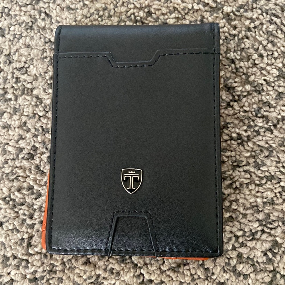 NWOT Travando wallet